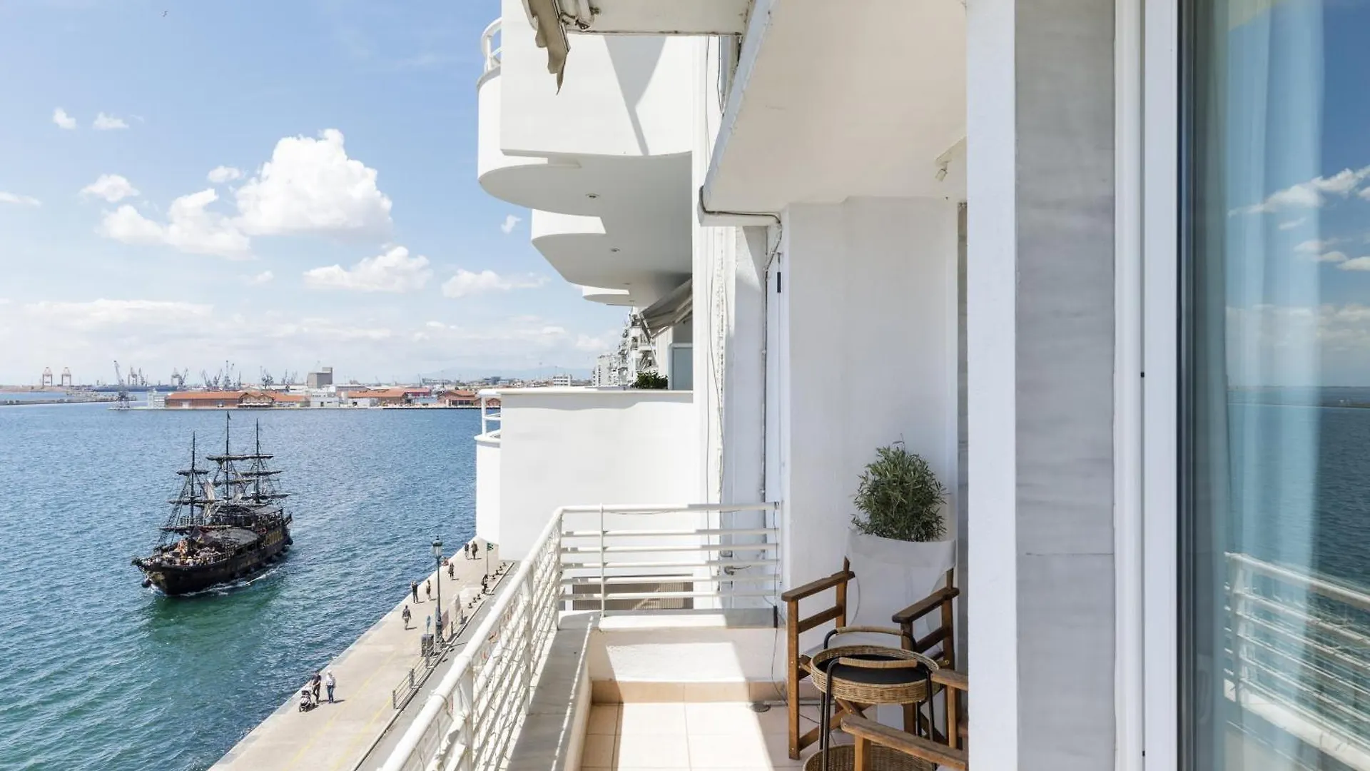 Infinity & Beyond By Halu! - Seafront Apartments Thessaloniki