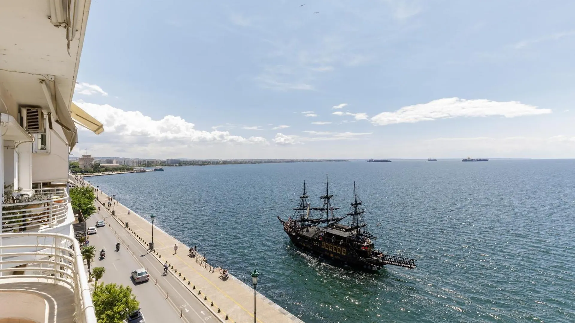 Infinity & Beyond By Halu! - Seafront Apartments سالونيك