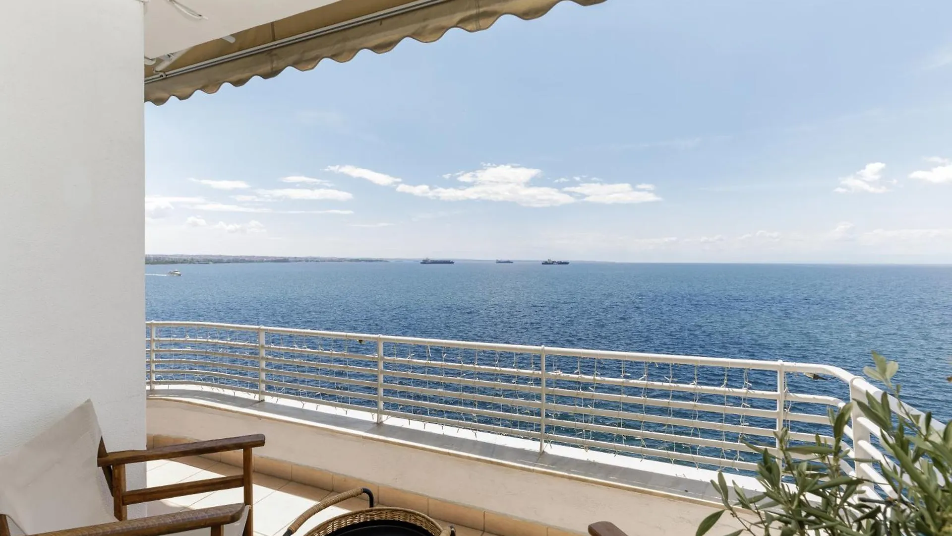 Infinity & Beyond By Halu! - Seafront Apartments سالونيك